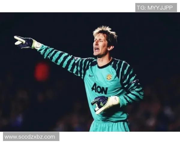 纹身男球星足球之路：从街头少年到世界足坛传奇的蜕变